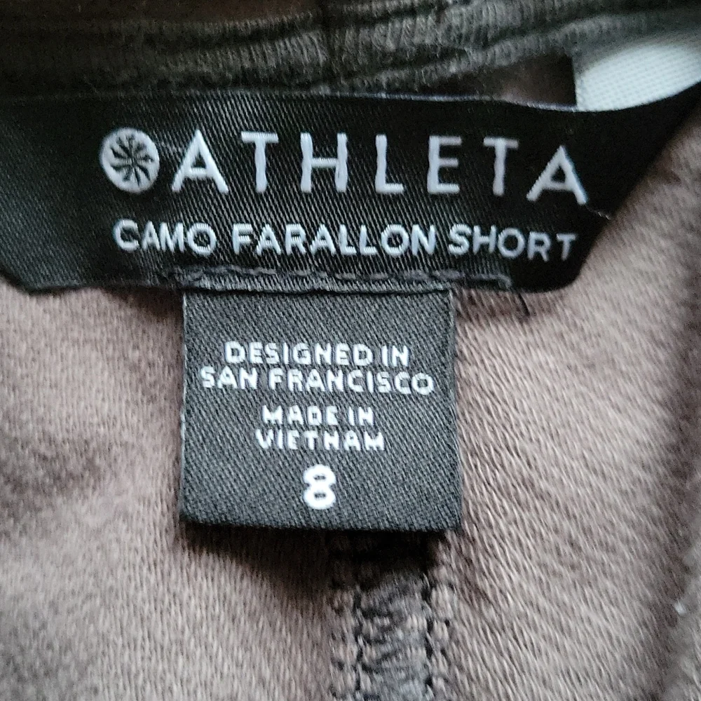 Athleta Farallon Camo Shorts 8